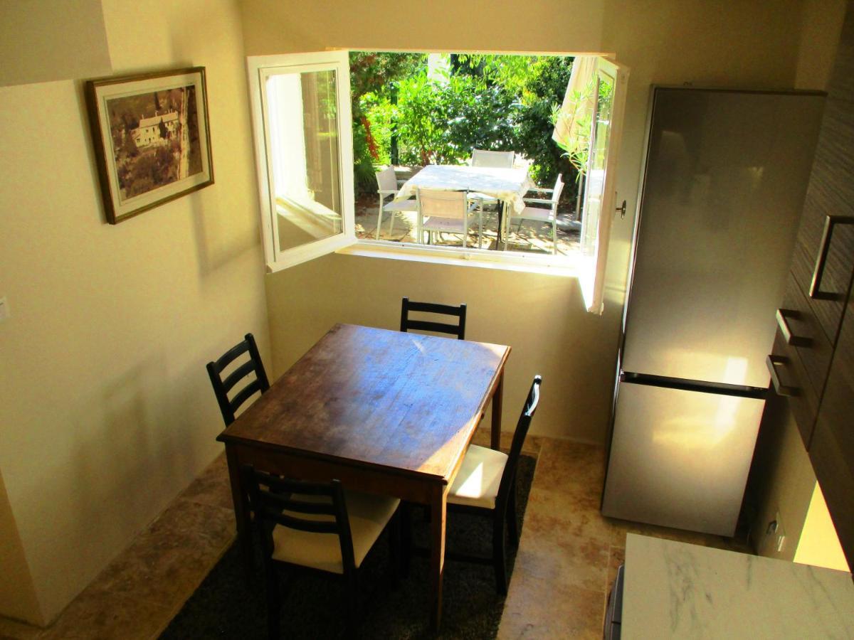 Le Mas Des Lilas Uzès Buitenkant foto
