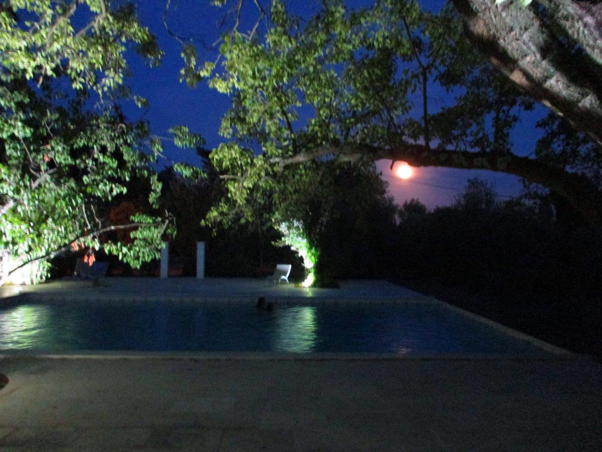 Le Mas Des Lilas Uzès Buitenkant foto