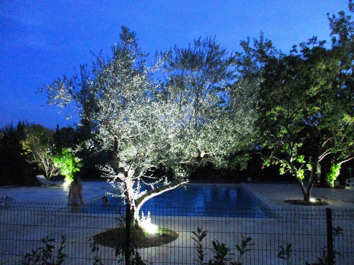 Le Mas Des Lilas Uzès Buitenkant foto